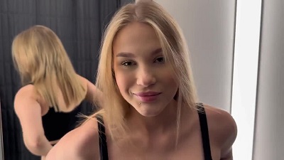 Минская красавица отсосала сводному брату в примерочной магазина